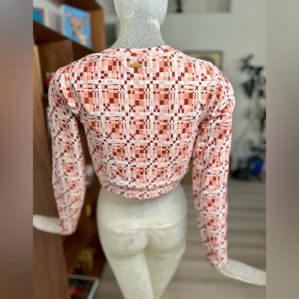 L⭐️Space Women’s Aim High Long Sleeve Patterned Crop Athletic Top. Size Large